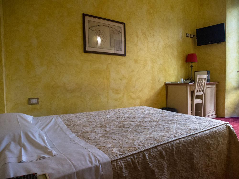 Hotel Astoria Cremona Exteriör bild