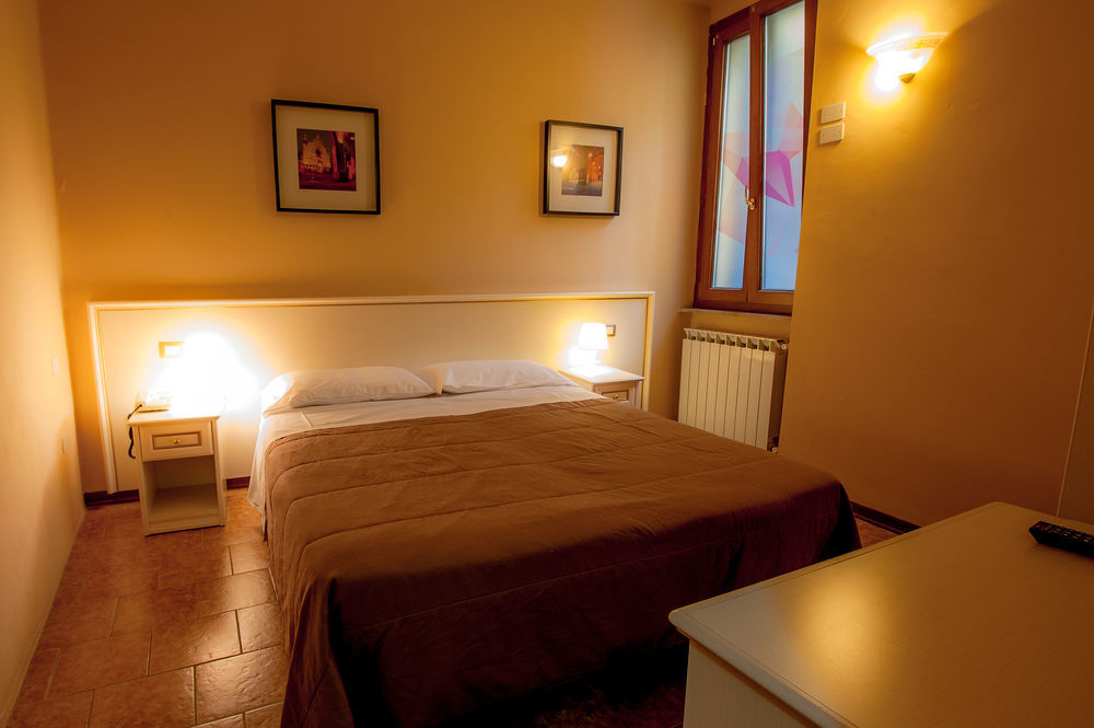 Hotel Astoria Cremona Exteriör bild